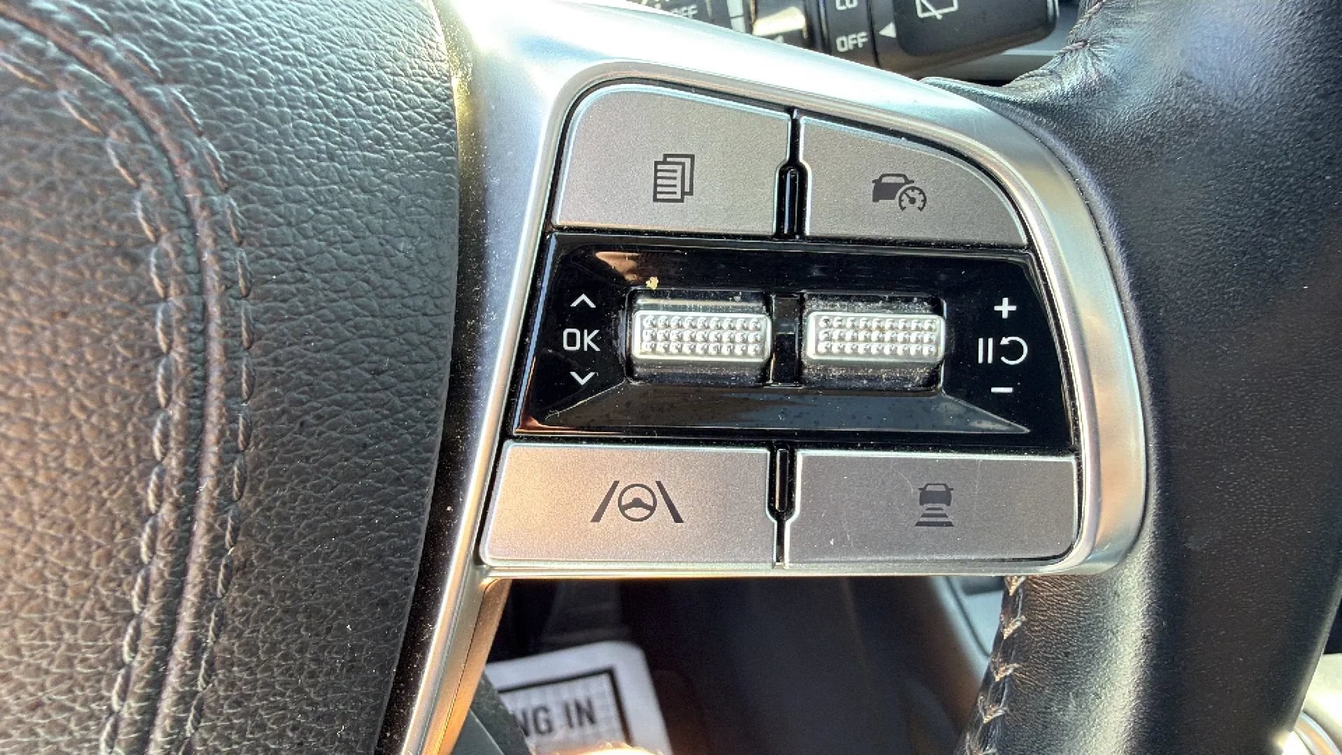 Used 2025 Kia Telluride S AWD/4WD image 26
