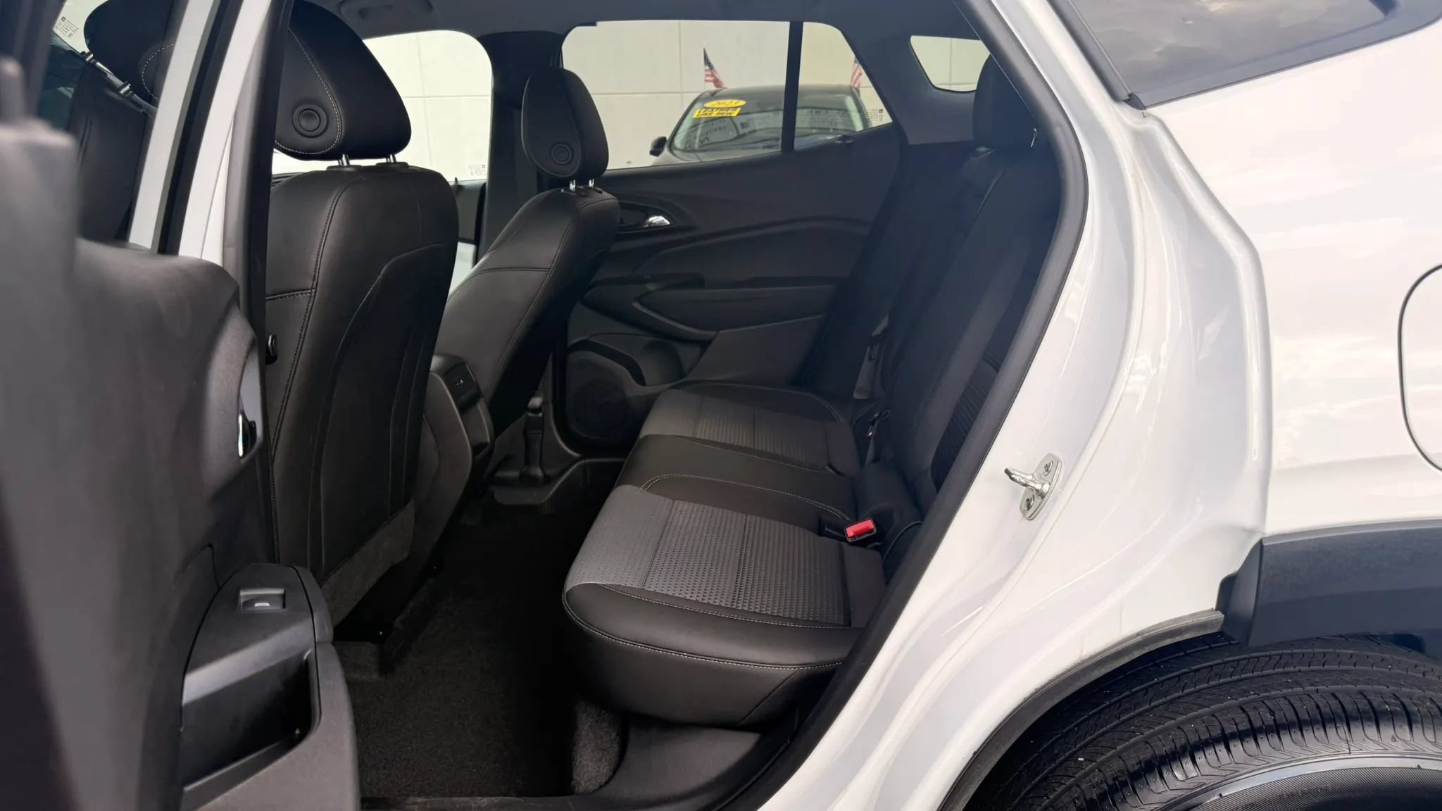Used 2025 Chevrolet Trax LT FWD image 13