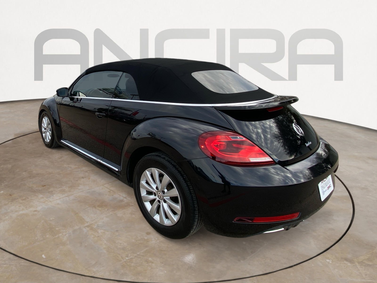 Used 2019 Volkswagen Beetle 2.0T S image 8
