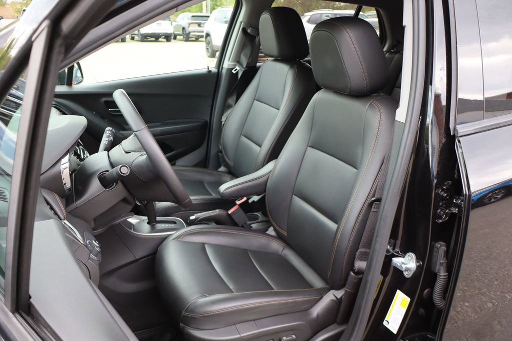 Used 2022 Chevrolet Trax LT w/ Premium Seat Package AWD/4WD image 10