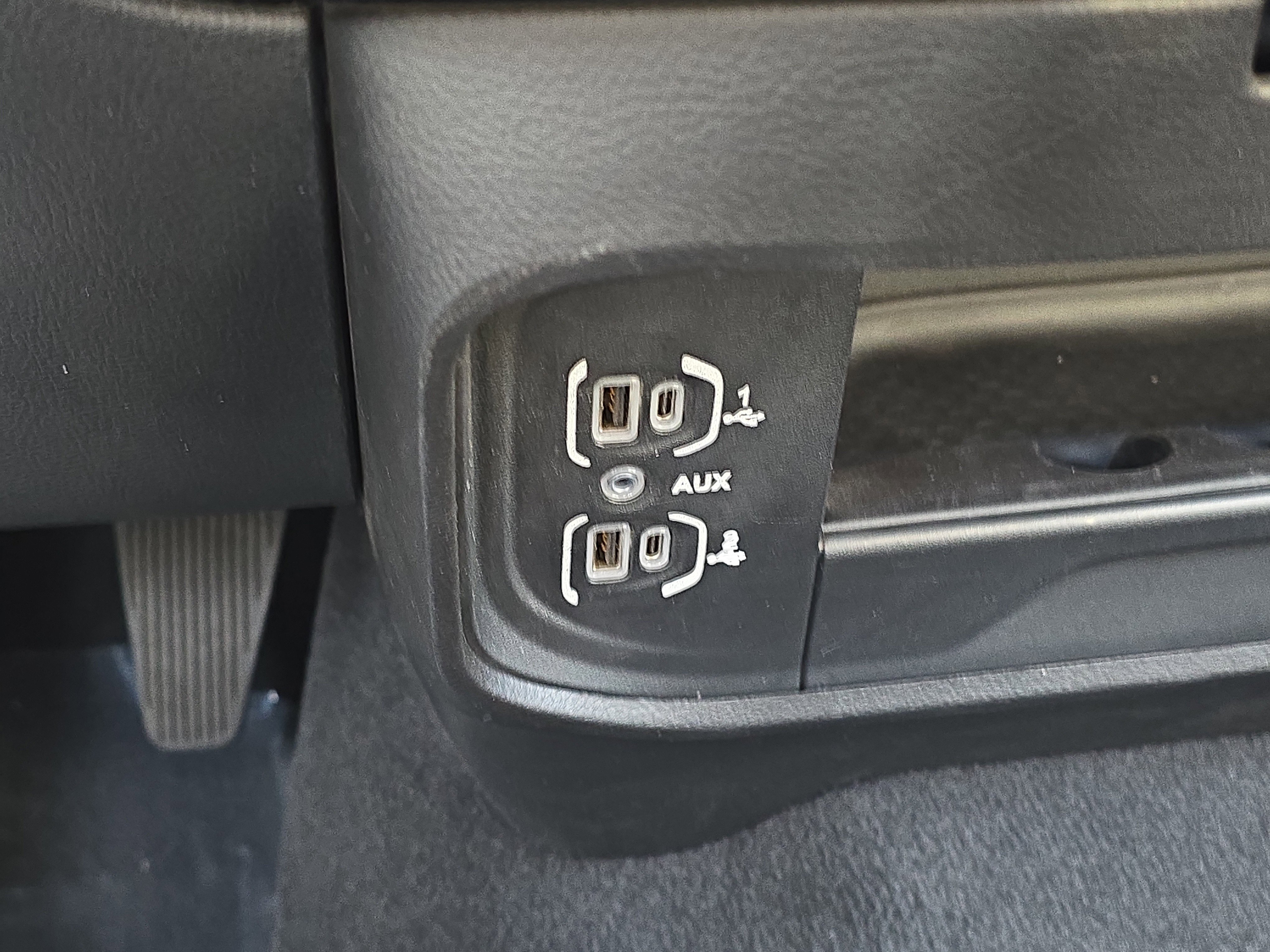 Used 2024 RAM 2500 Big Horn w/ Bed Utility Group image 21