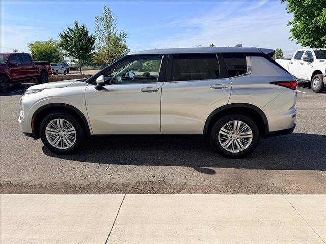 Used 2024 Mitsubishi Outlander ES image 6