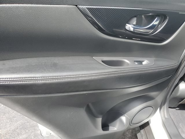 Used 2019 Nissan Rogue SL AWD/4WD image 16
