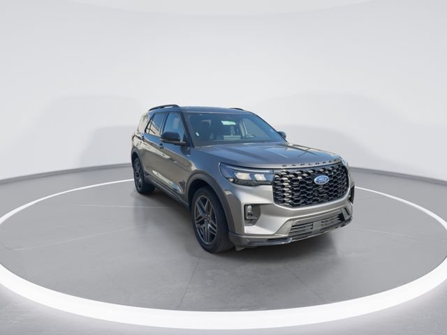 Used 2025 Ford Explorer ST-Line w/ ST-Line Street Pack AWD/4WD image 2