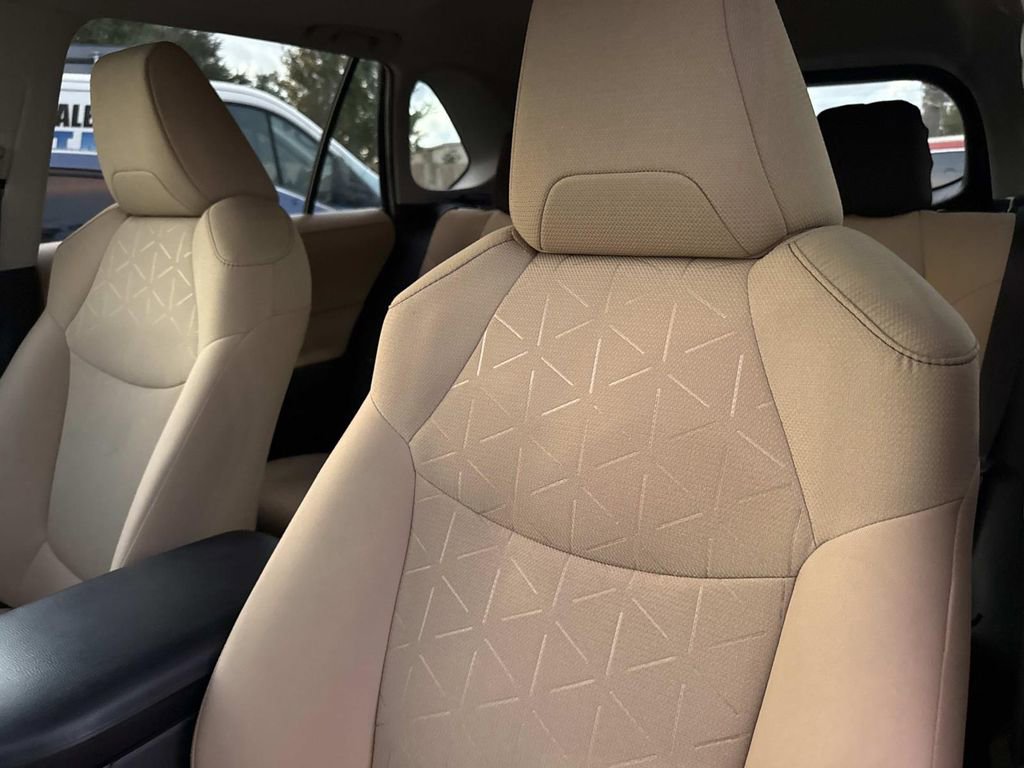 Used 2022 Toyota RAV4 XLE image 25