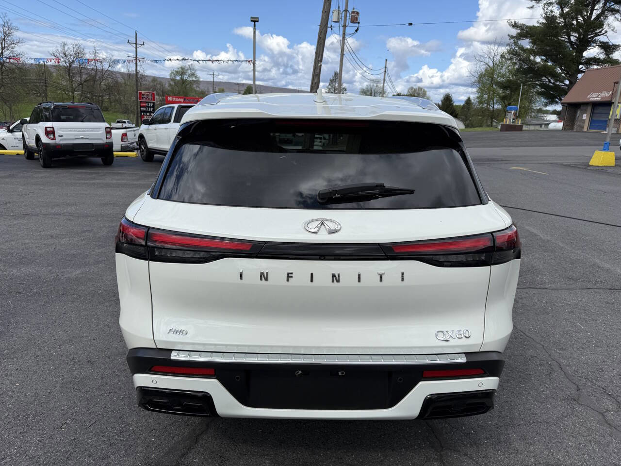 Used 2023 INFINITI QX60 Luxe w/ Cargo Package AWD/4WD image 4