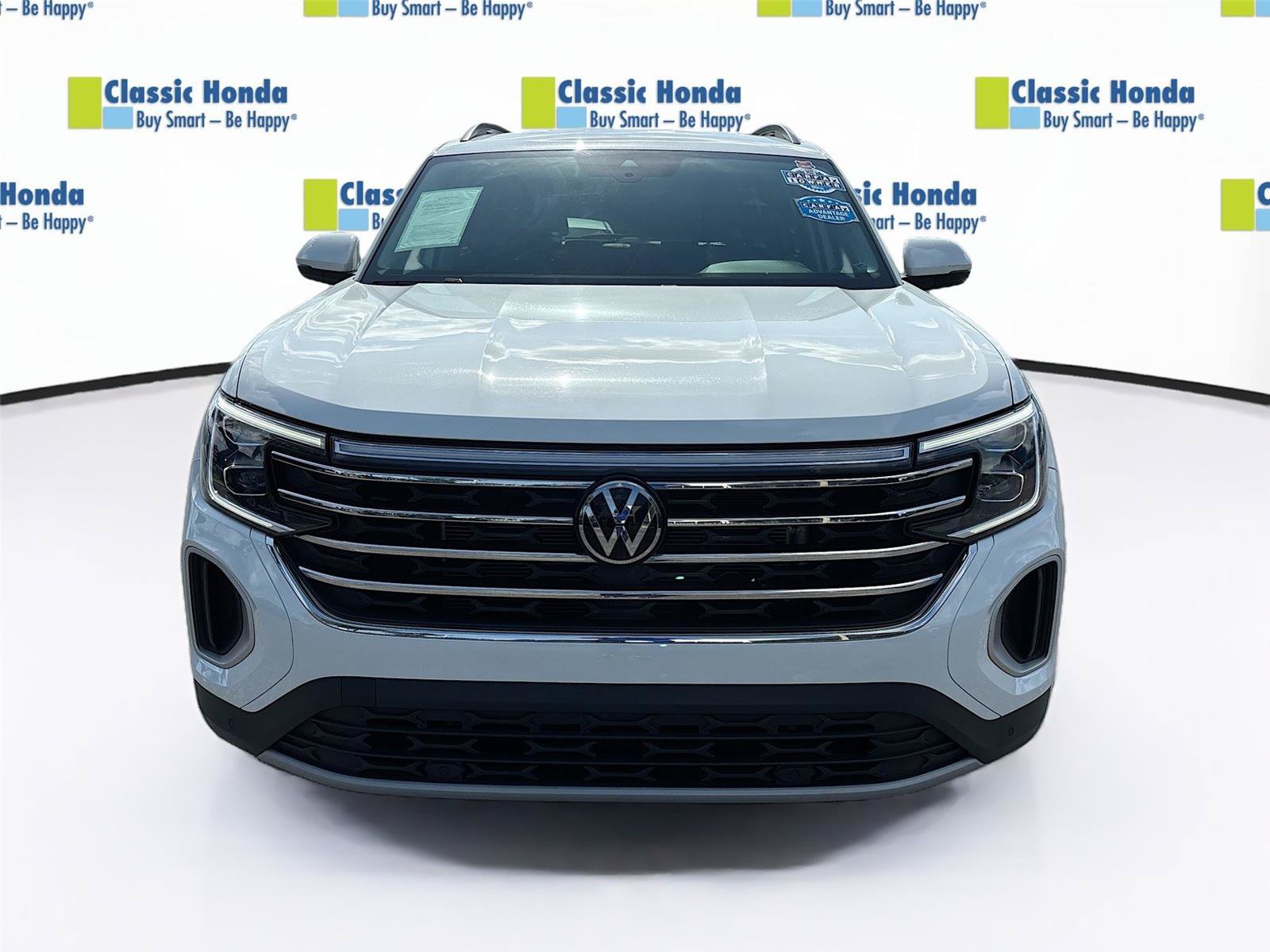 Used 2025 Volkswagen Atlas SE FWD image 2