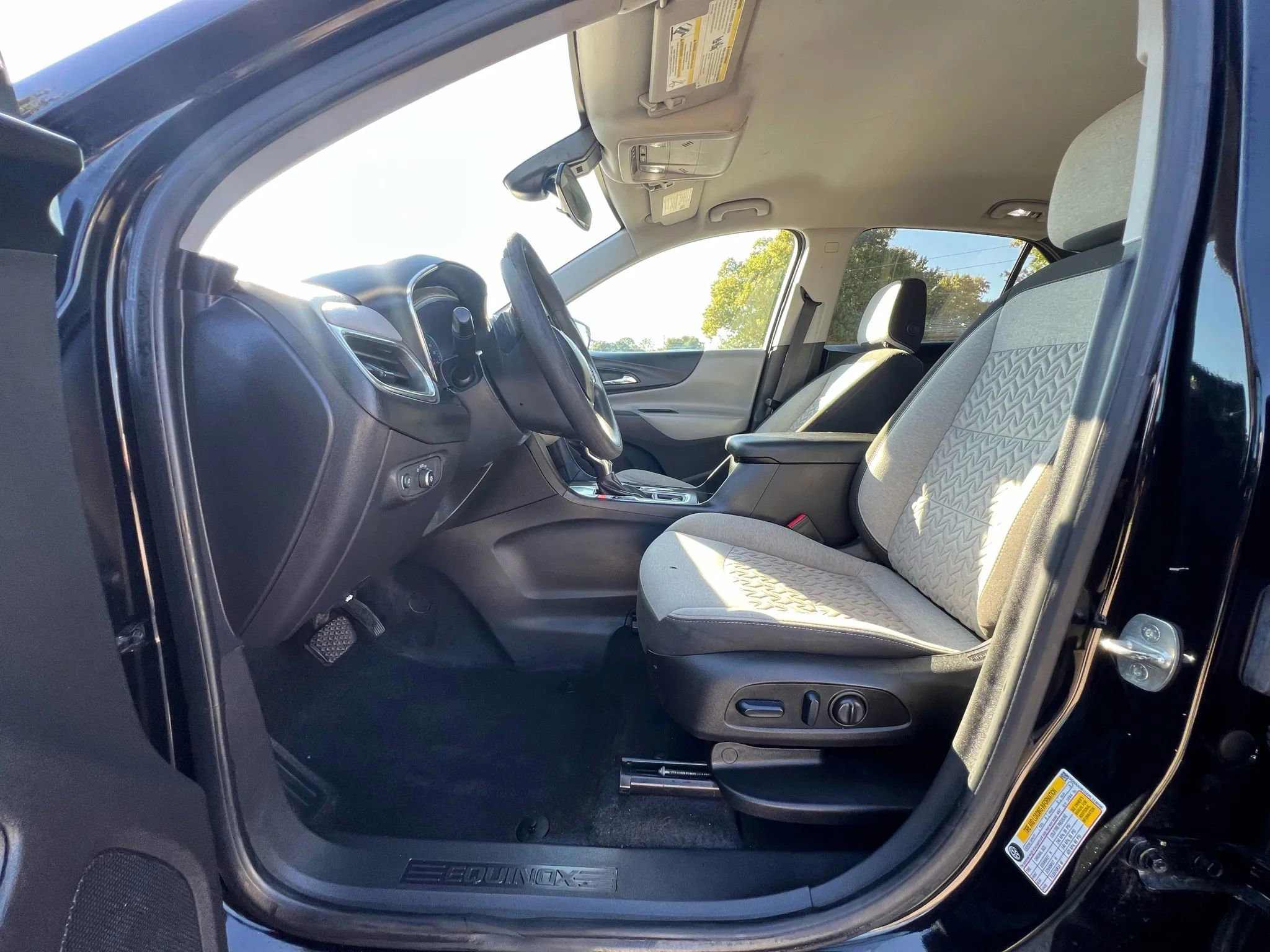 Used 2023 Chevrolet Equinox LS w/ LS Convenience Package image 10