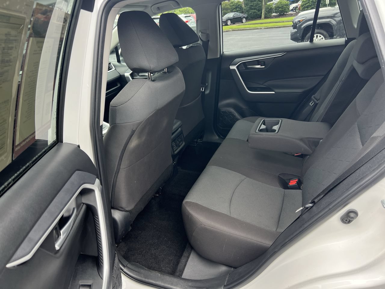 Used 2025 Toyota RAV4 XLE AWD/4WD image 32