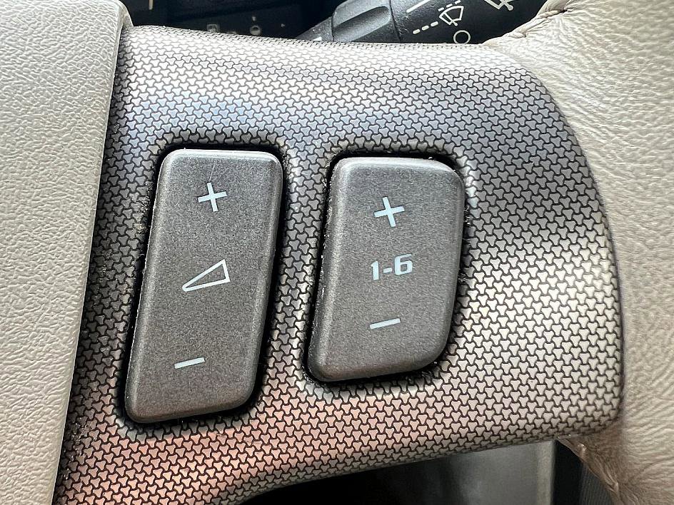 Used 2004 Cadillac XLR image 11