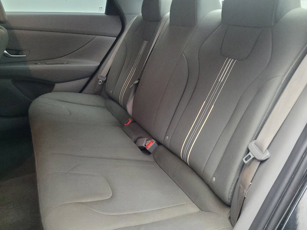 Used 2023 Hyundai Elantra SEL w/ Winter Weather Package image 18
