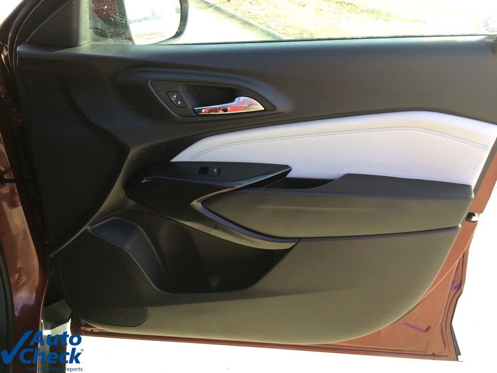 Used 2025 Chevrolet Trax LT w/ LT Convenience Package image 16