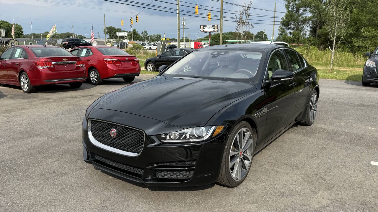 Used 2018 Jaguar XE Prestige RWD image 3