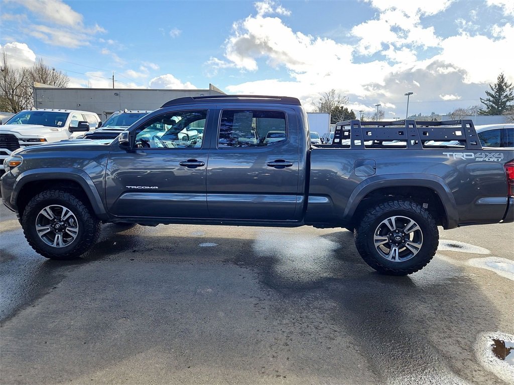 Used 2018 Toyota Tacoma TRD Sport w/ Technology Package image 4