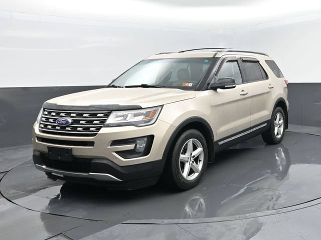 Used 2017 Ford Explorer XLT w/ Equipment Group 202A AWD/4WD image 26