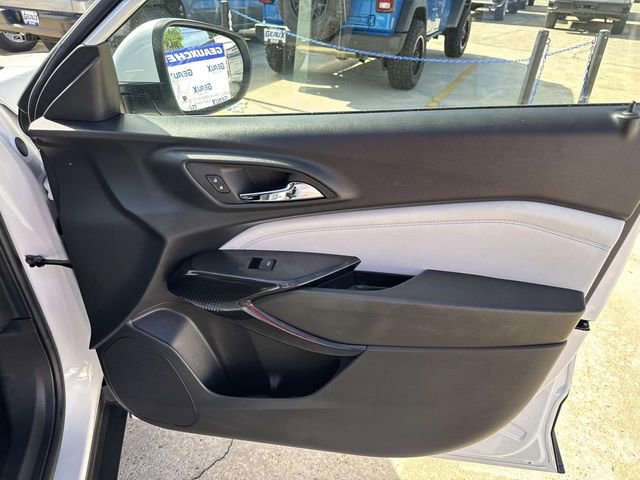 Used 2025 Chevrolet Trax LT w/ LT Convenience Package FWD image 31