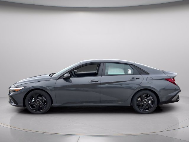 New 2026 Hyundai Elantra SEL Sport FWD image 2