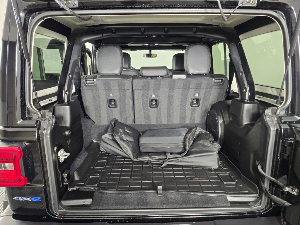 Used 2022 Jeep Wrangler Unlimited Sahara w/ Cold Weather Group image 16