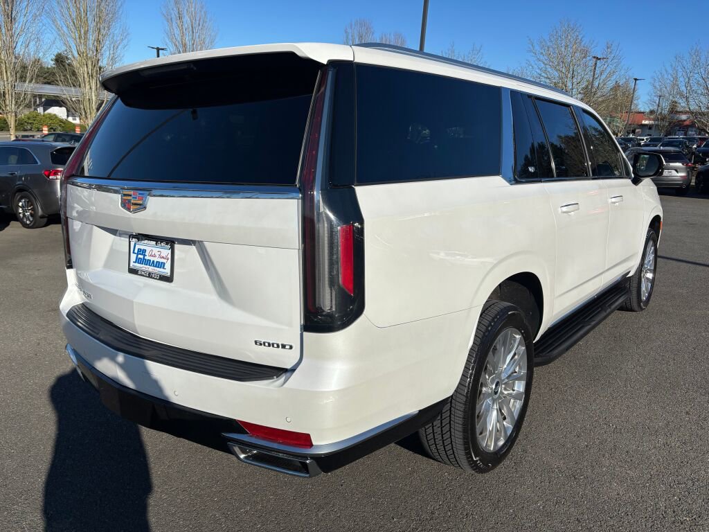 Used 2024 Cadillac Escalade ESV Luxury image 5