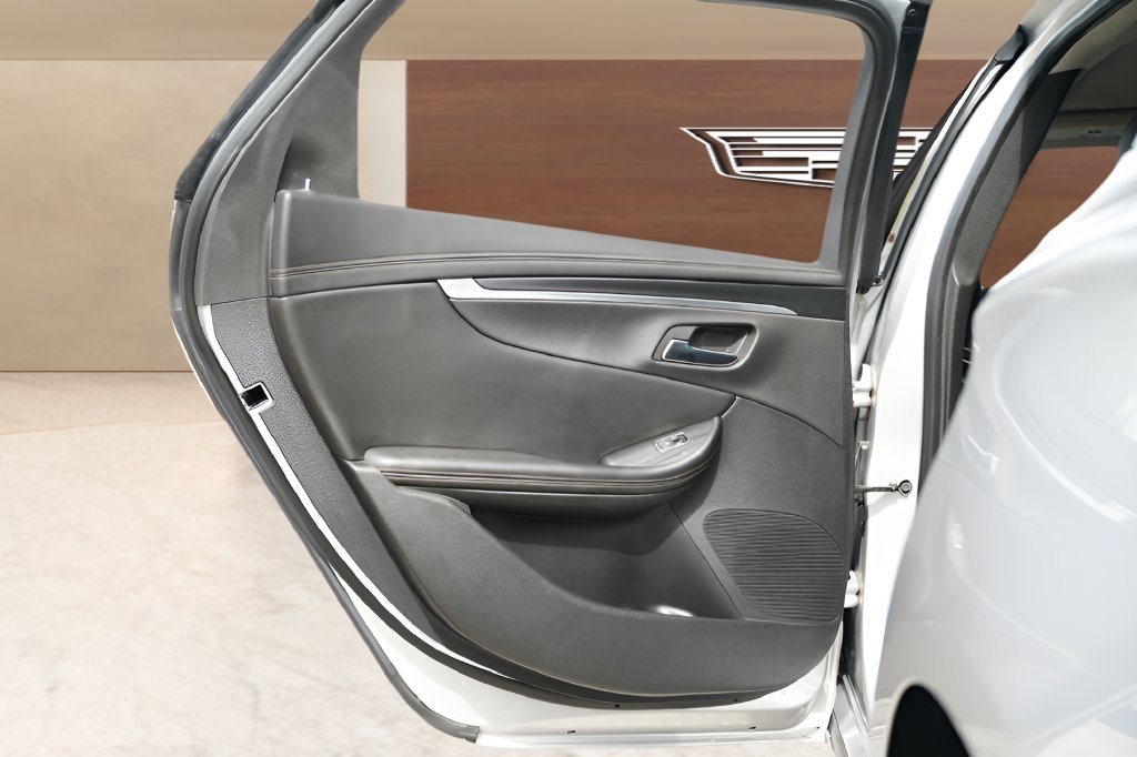 Used 2018 Chevrolet Impala LT FWD image 30