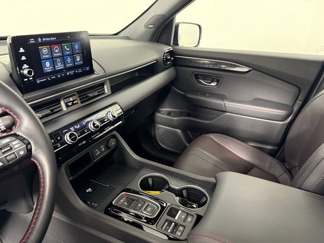 Used 2025 Honda Pilot Black Edition image 28