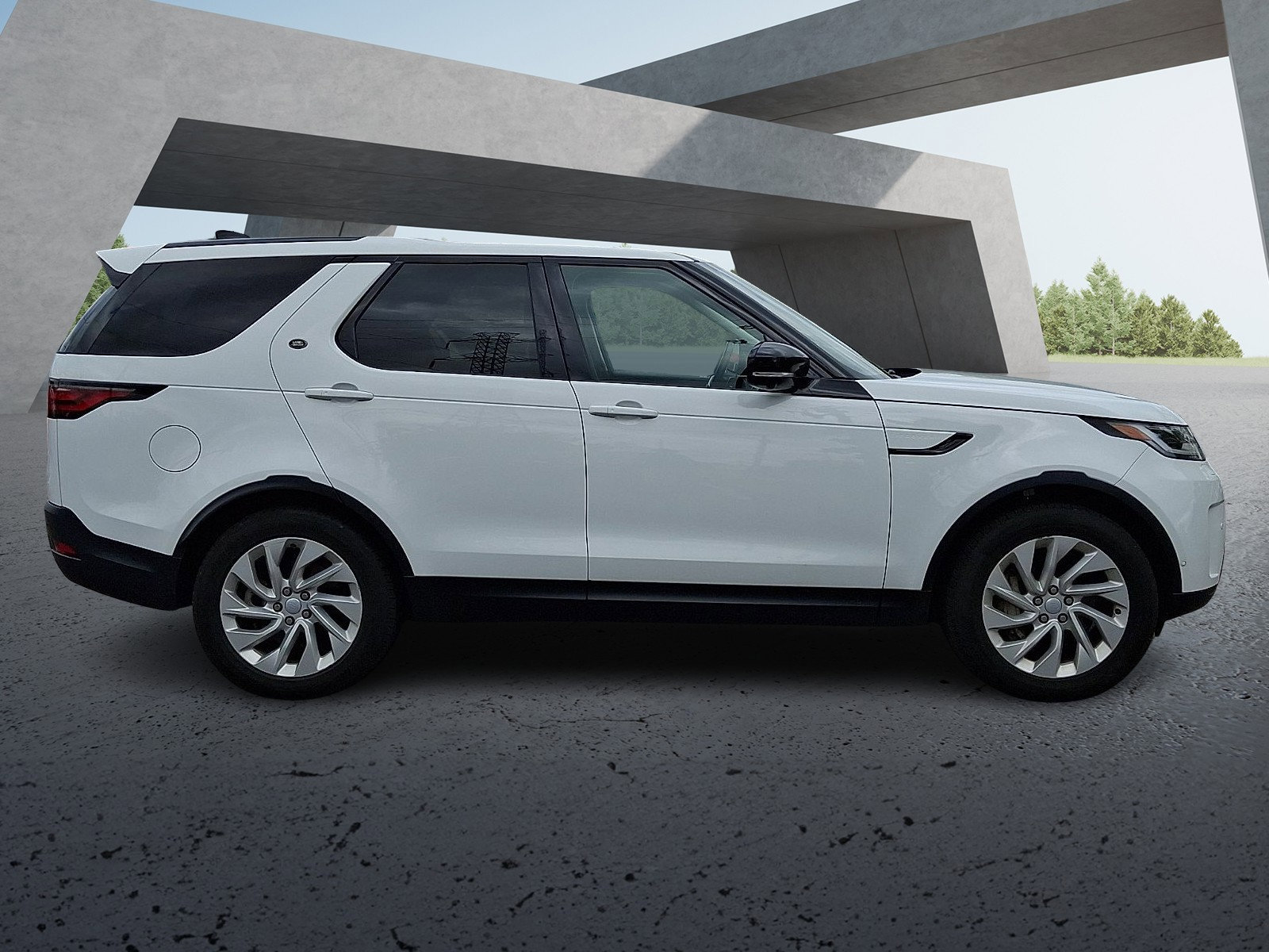 Used 2024 Land Rover Discovery S AWD/4WD image 7