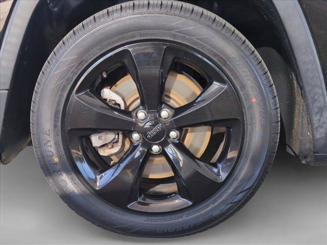 Used 2018 Jeep Cherokee Latitude w/ Altitude Package FWD image 23