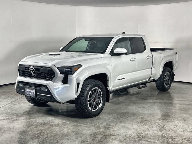 Used 2025 Toyota Tacoma TRD Sport AWD/4WD image 4
