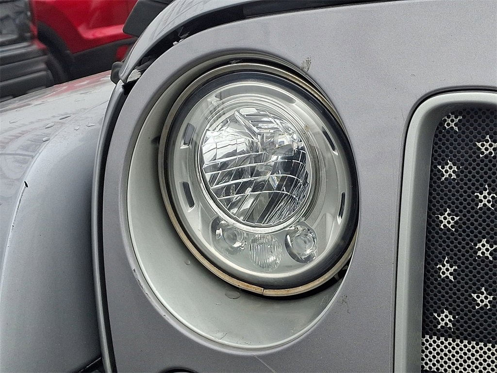 Used 2017 Jeep Wrangler Unlimited Sahara w/ Connectivity Group image 11