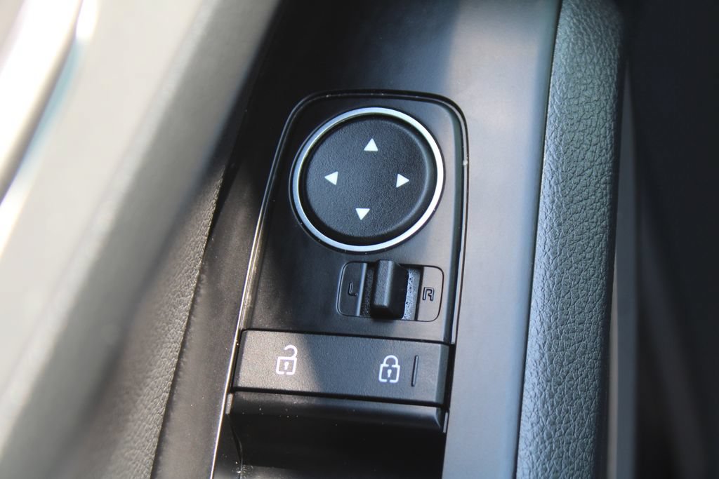 Certified 2025 Kia Soul LX w/ LX Technology Package FWD image 20