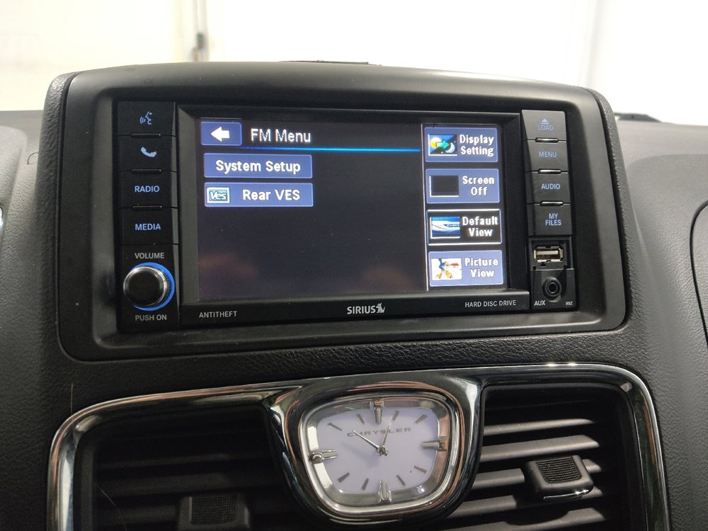 Used 2016 Chrysler Town & Country Touring image 25