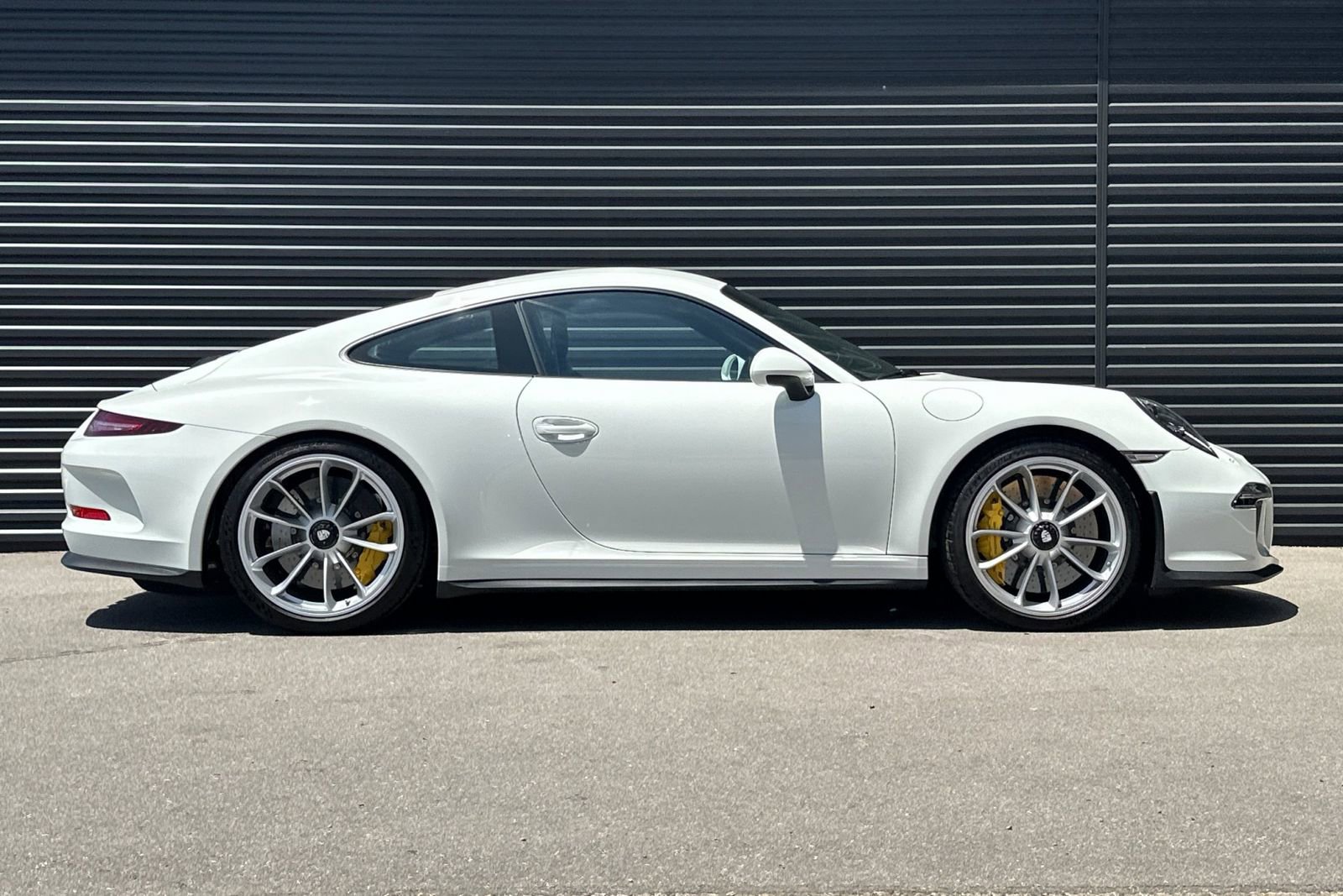Certified 2016 Porsche 911 R RWD image 9