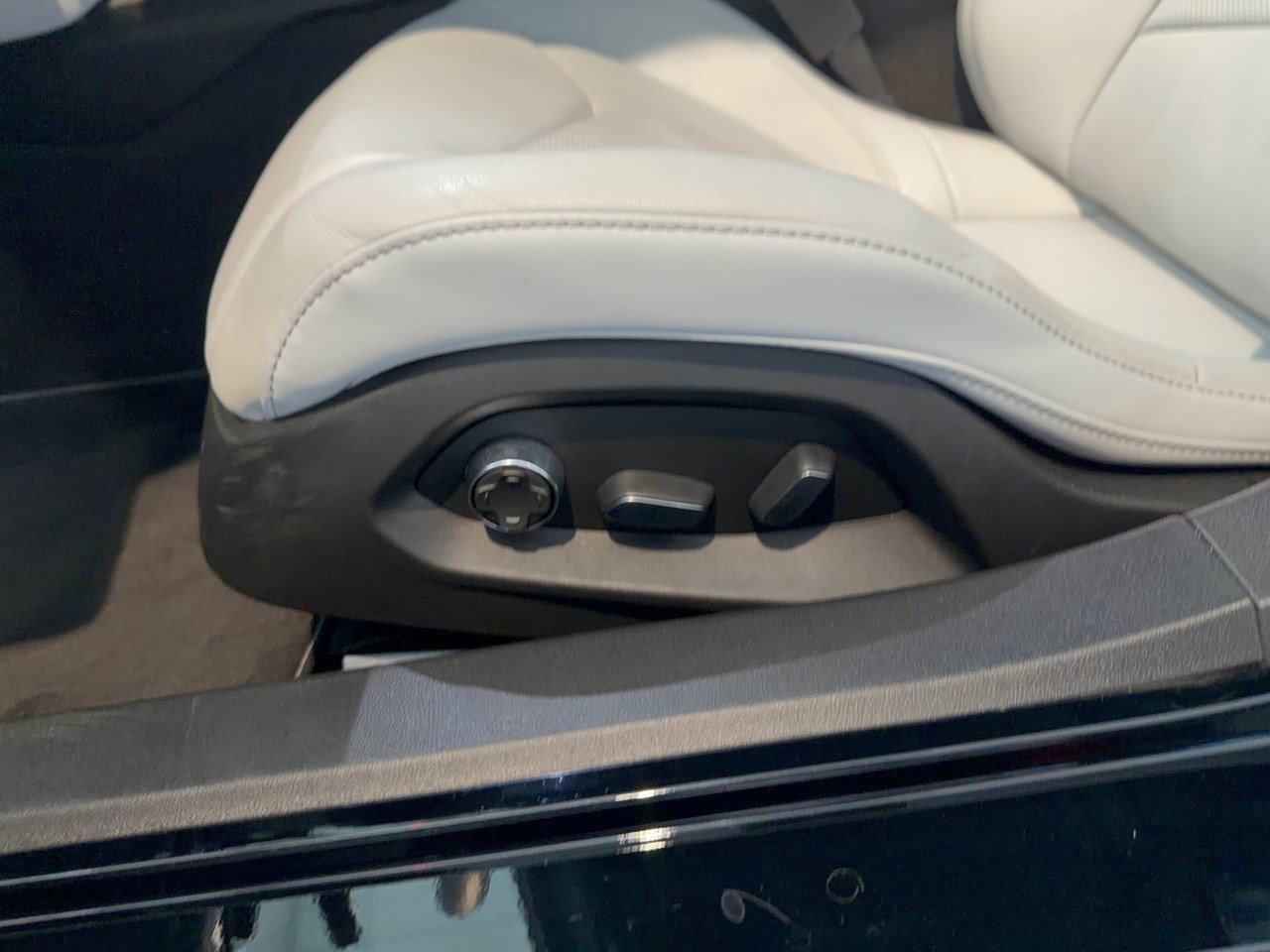Used 2024 Chevrolet Corvette Z06 RWD image 16