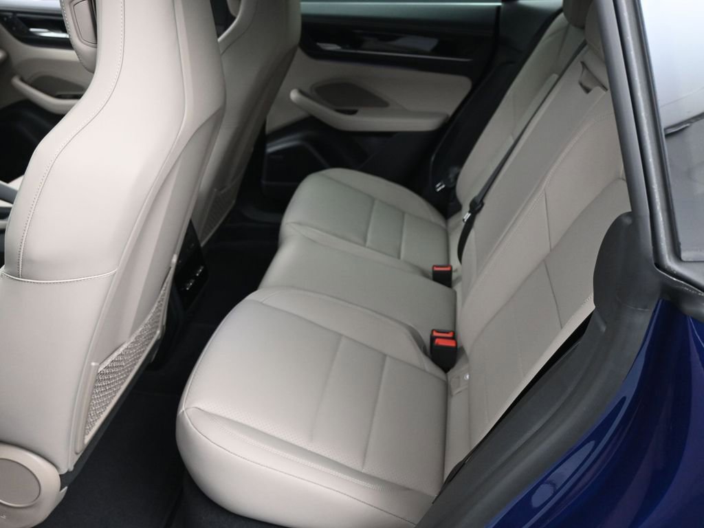 New 2025 Porsche Macan Electric RWD image 7