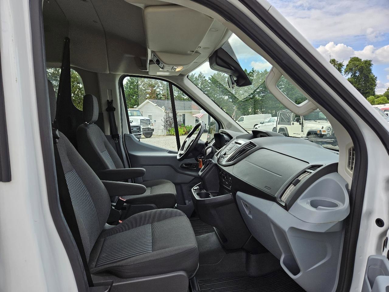 Used 2019 Ford Transit 150 XLT RWD image 34