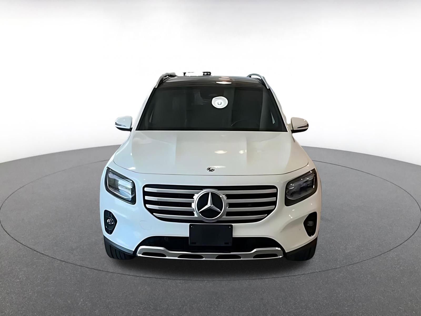 Used 2025 Mercedes-Benz GLB 250 4MATIC image 4