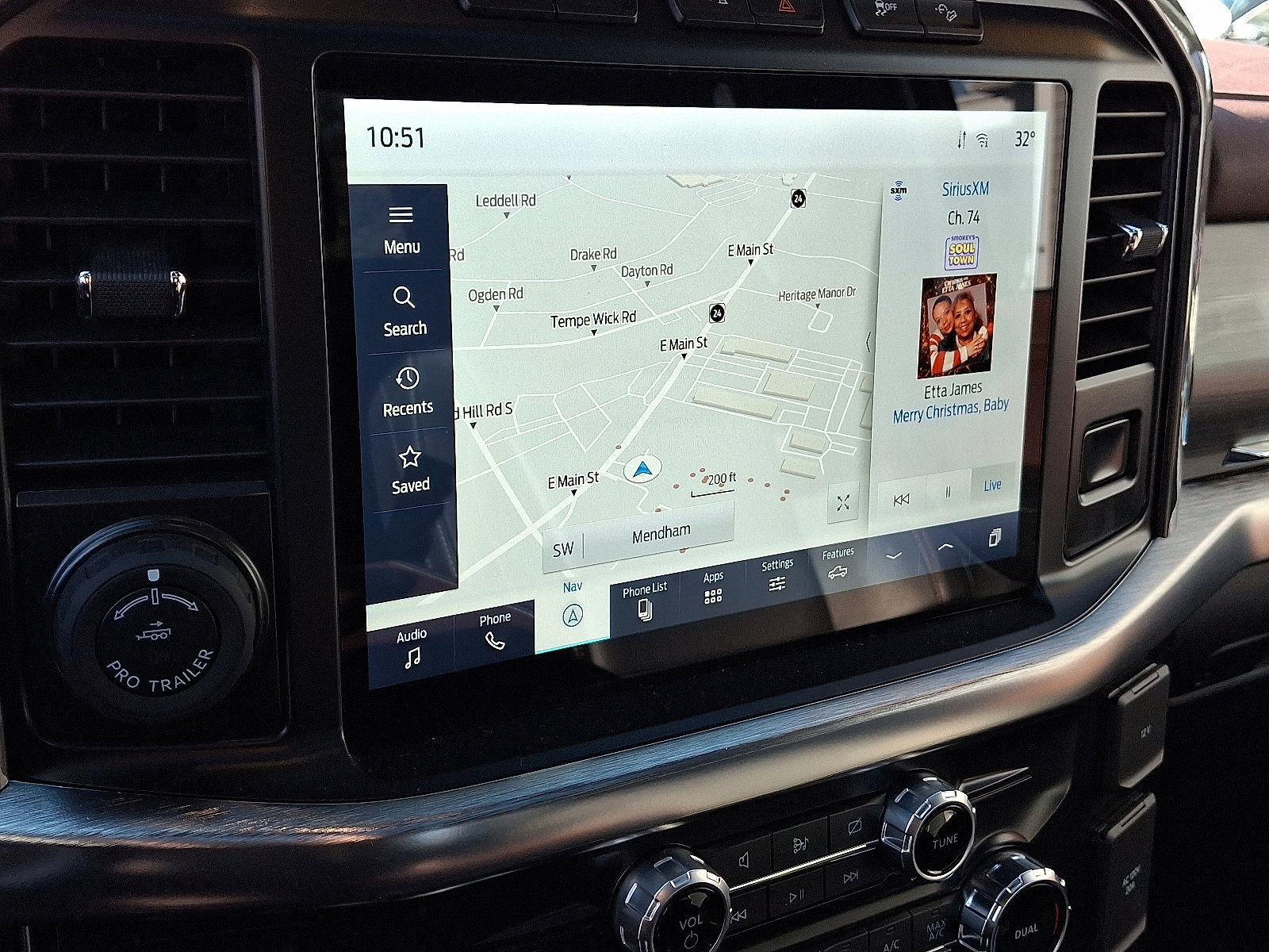 Certified 2022 Ford F150 Lariat w/ Equipment Group 502A High image 19