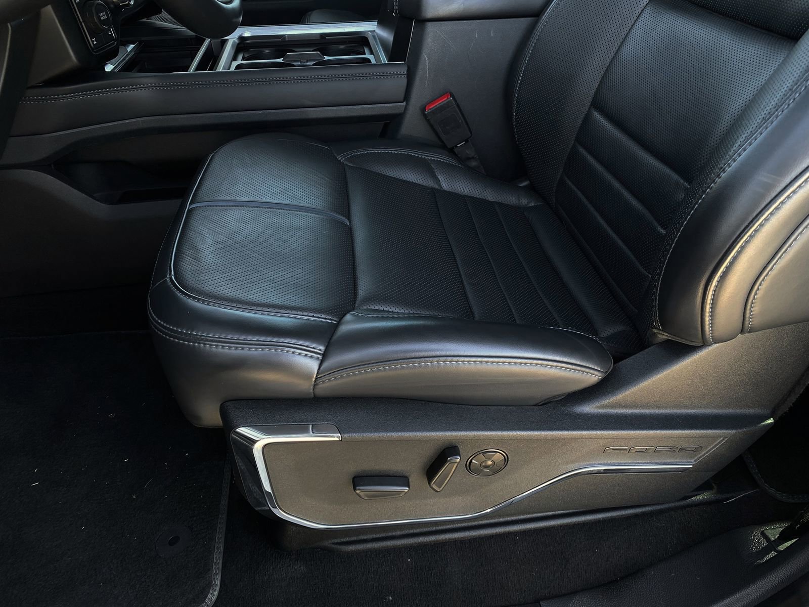 Used 2025 Ford F250 Platinum image 14