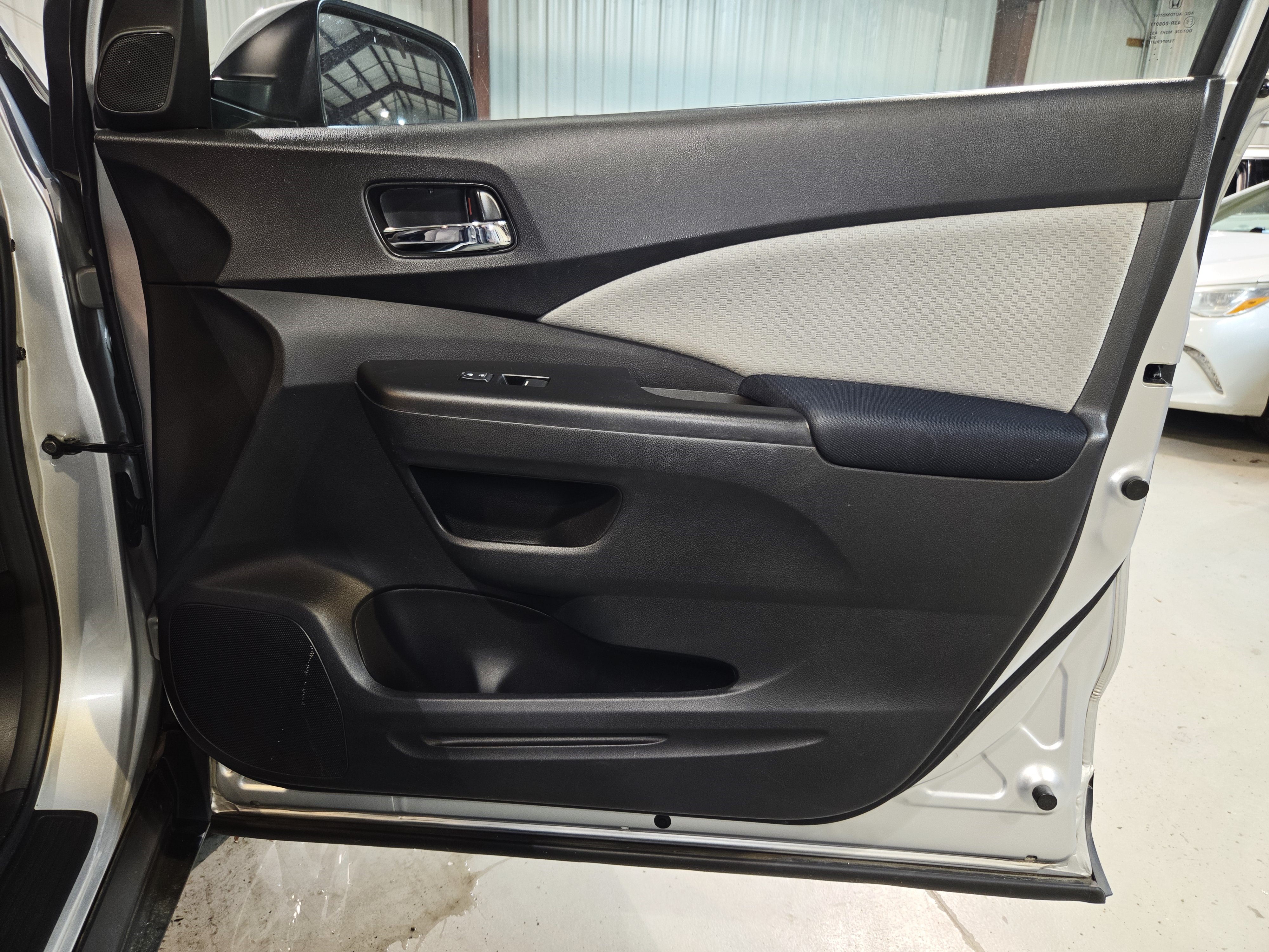 Used 2015 Honda CR-V EX image 28