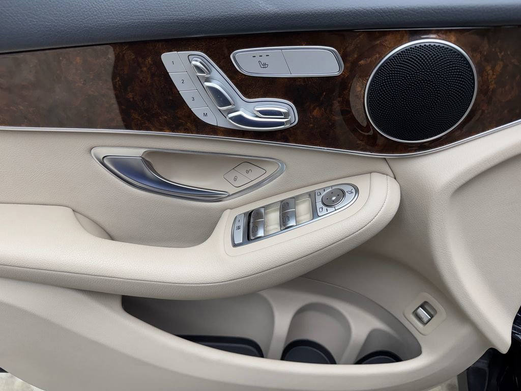 Used 2019 Mercedes-Benz GLC 300 4MATIC image 10