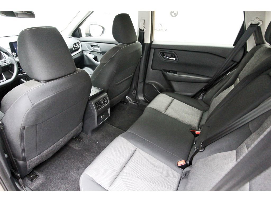 Used 2024 Nissan Rogue SV FWD image 11