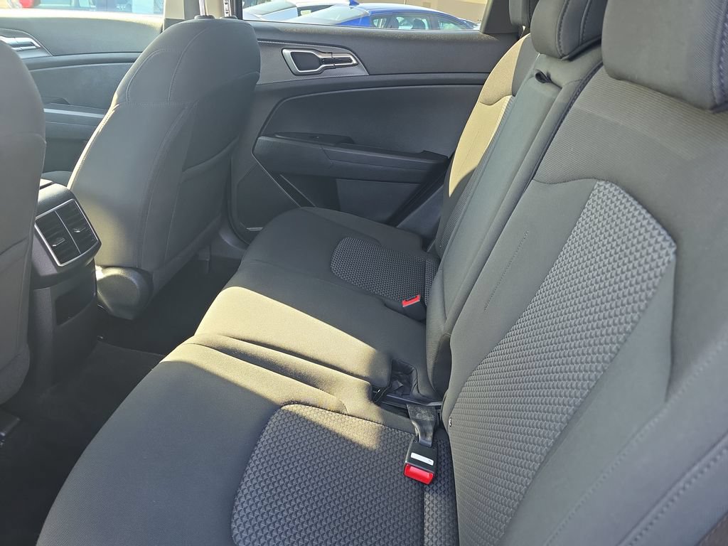 Used 2025 Kia Sportage LX FWD image 22