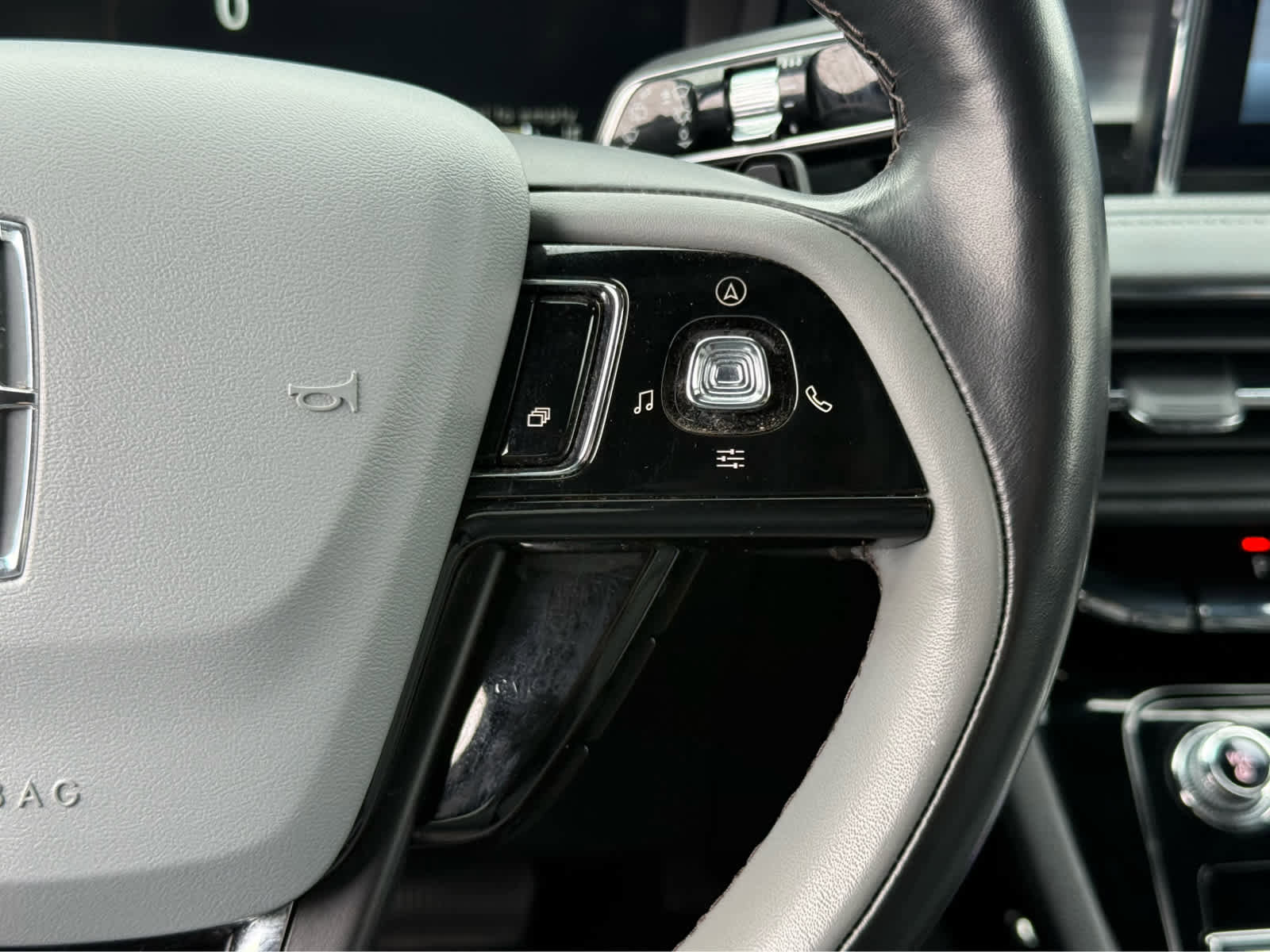 Used 2022 Lincoln Corsair Reserve w/ Sport Package image 28