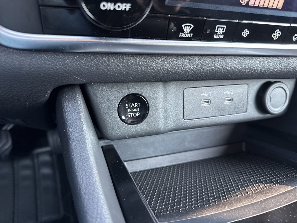 Used 2025 Nissan Rogue SV FWD image 21