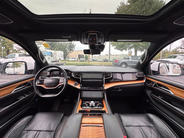 Used 2022 Jeep Grand Wagoneer Series III AWD/4WD image 2