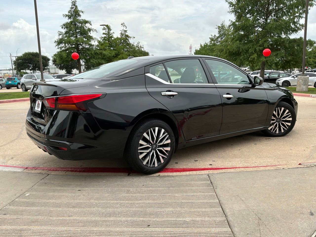 Used 2025 Nissan Altima 2.5 SV FWD image 6
