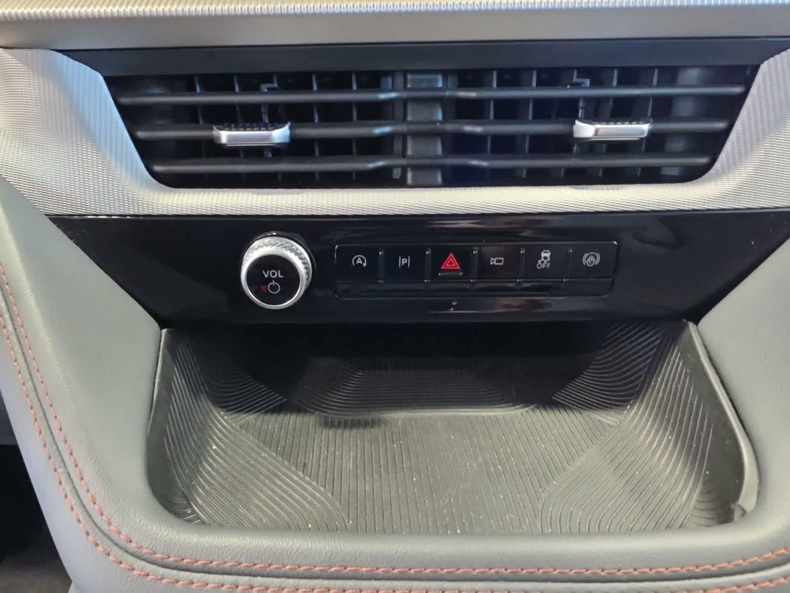 Used 2025 Ford Explorer Active w/ Active Comfort Package AWD/4WD image 24