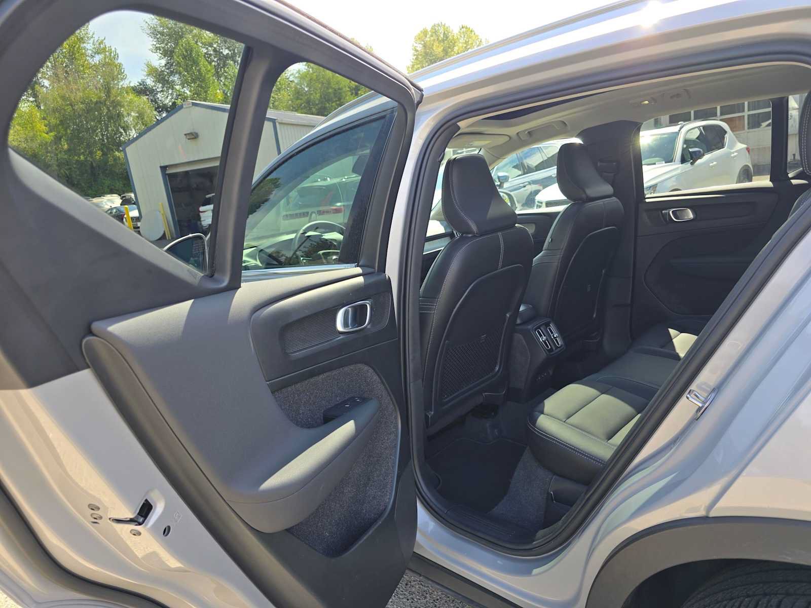 Certified 2024 Volvo XC40 B5 Core w/ Climate Package AWD/4WD image 18