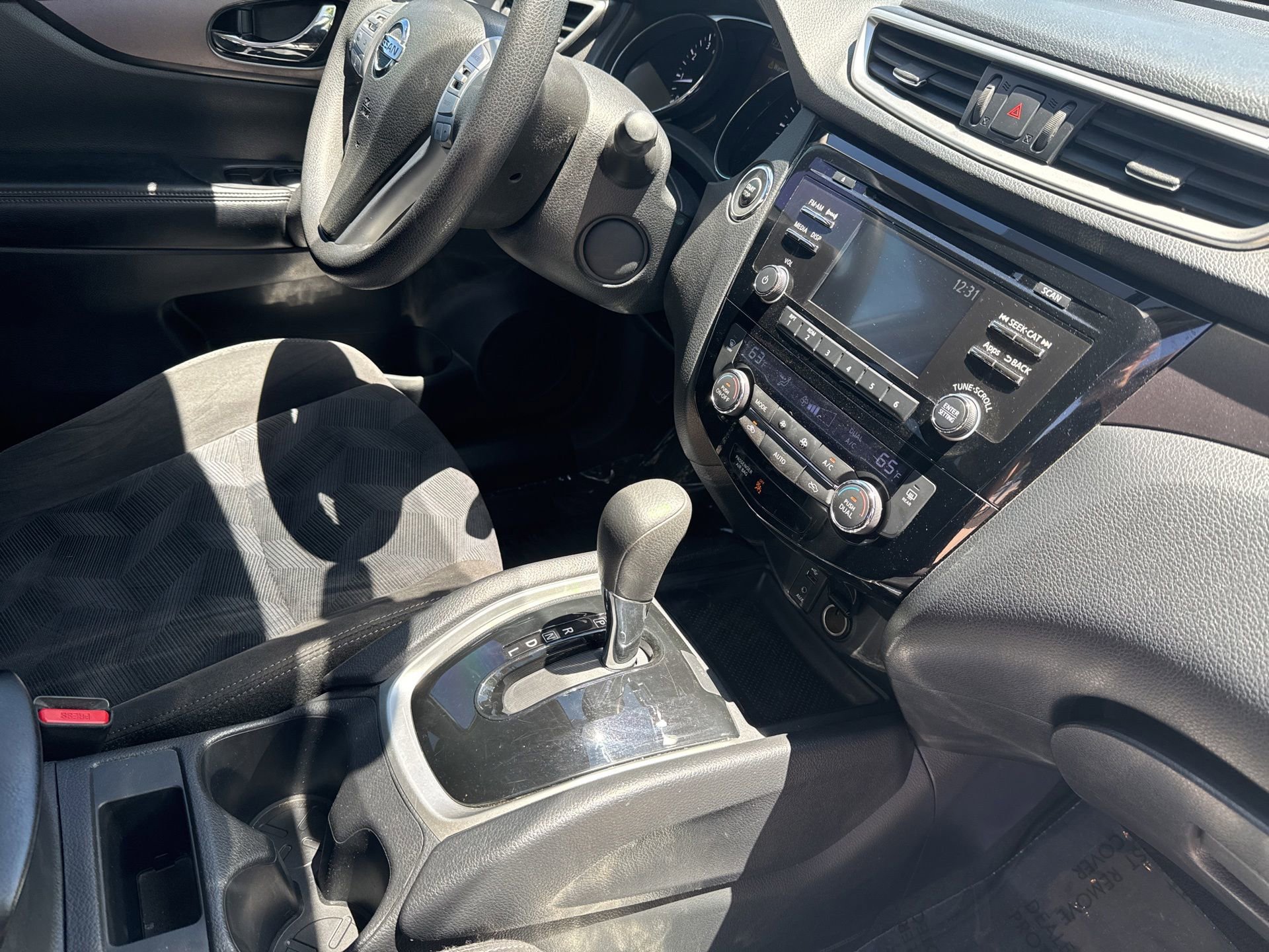 Used 2015 Nissan Rogue SV AWD/4WD image 26