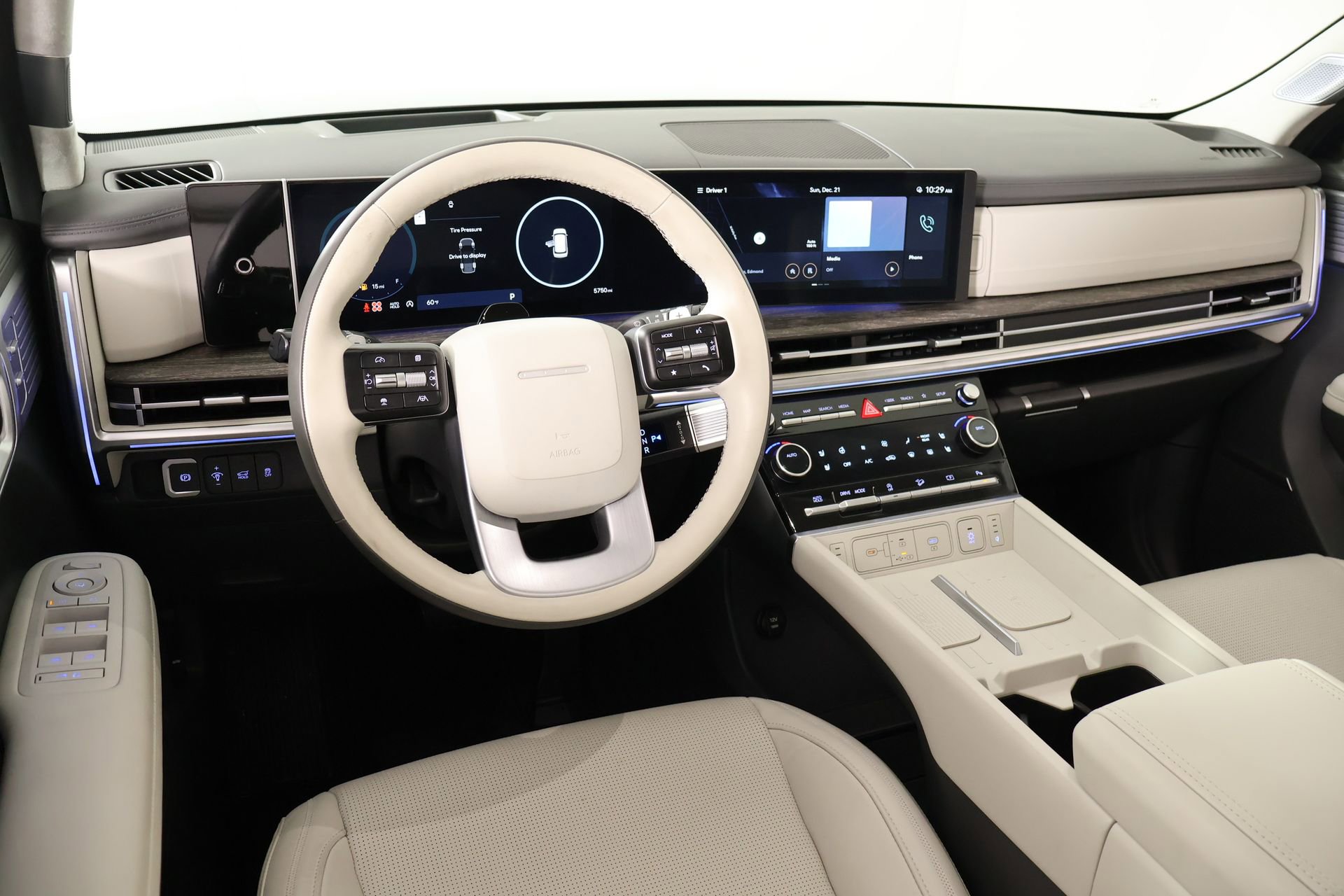 Used 2025 Hyundai Santa Fe Calligraphy image 2